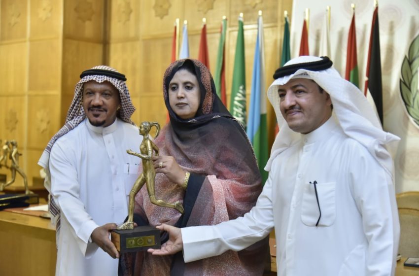  تكريم رئيسة جهة نواكشوط بالمؤتمر الدولي لرياضة المرأة العربية